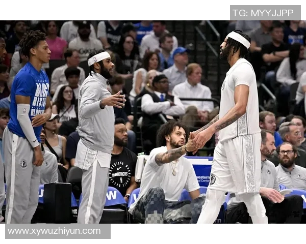 独行侠俱乐部官宣克莱交易，英雄联盟转会市场震动！三大豪门战队争抢，库里邀请双排引爆变局